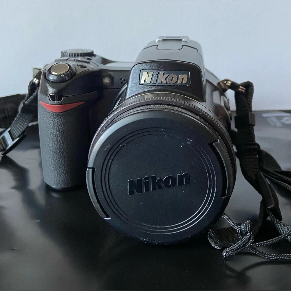 NIKON Coolpix E8800 VR 10x 8MP Digital Camera - CHARGER/EXTRA BATTERY INC.